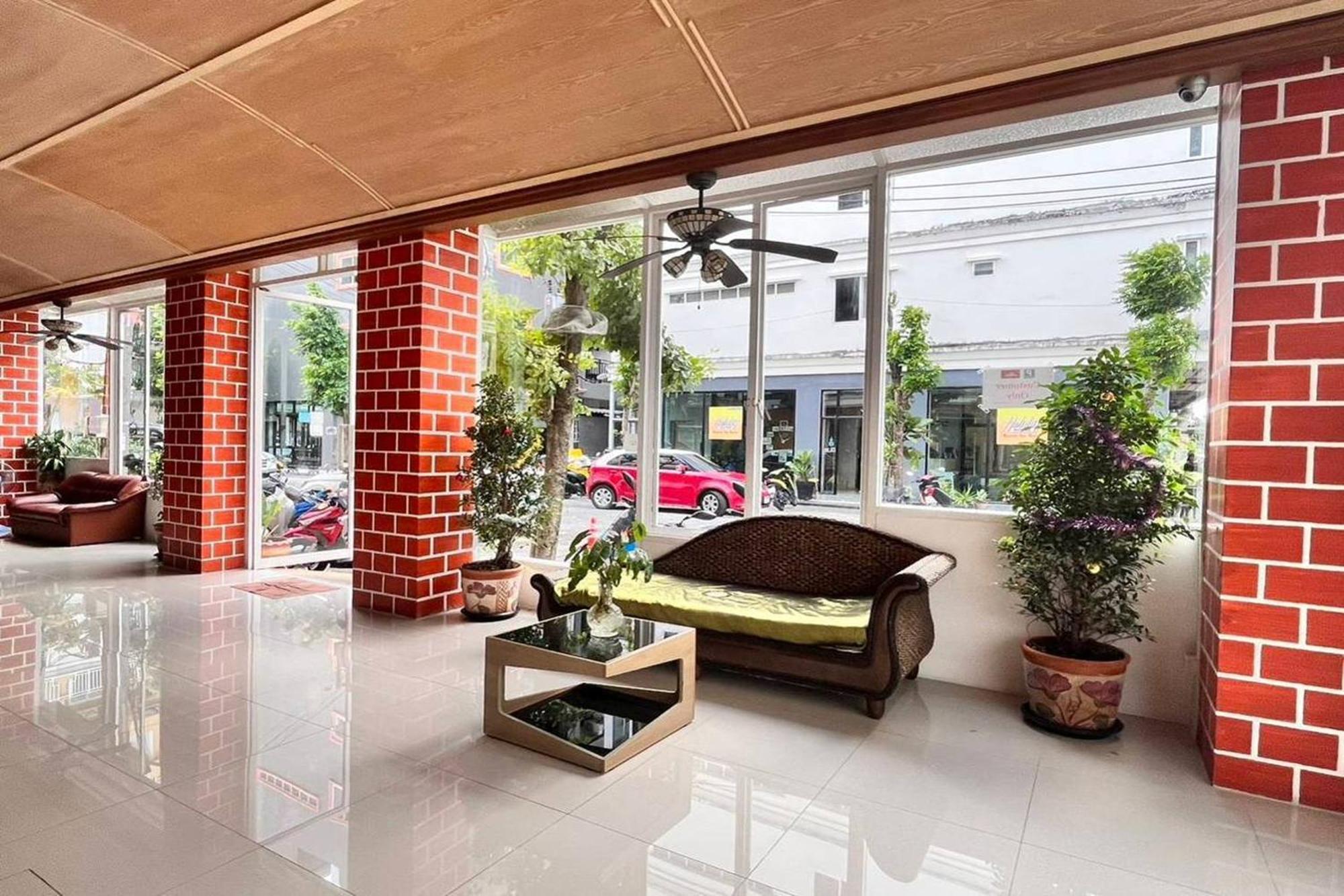 One World One Home Patong 2 Esterno foto